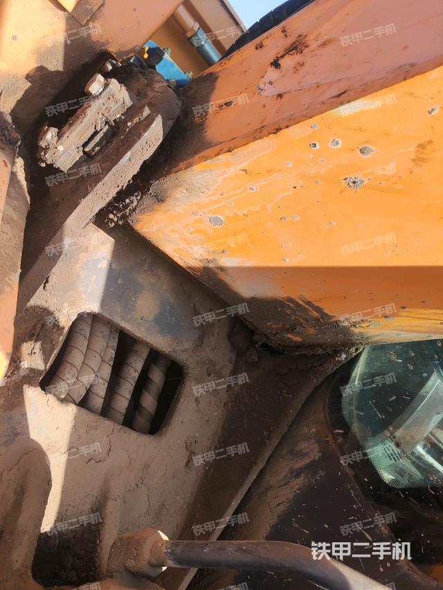 大臂根部?斜（工作和回轉(zhuǎn)裝置）