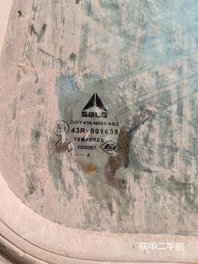 后窗玻璃角標（駕駛室部分）