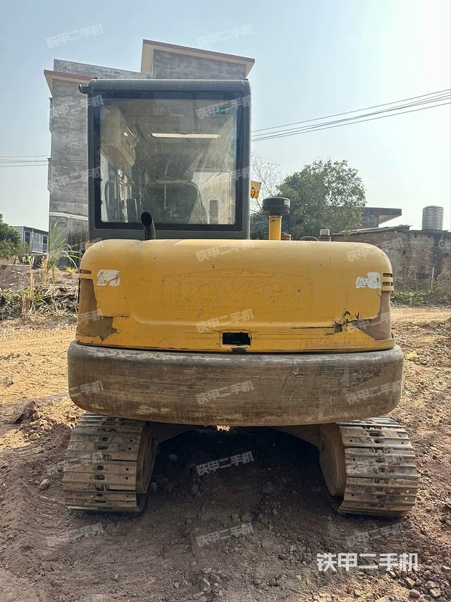 驾驶室顶部（整机外观）