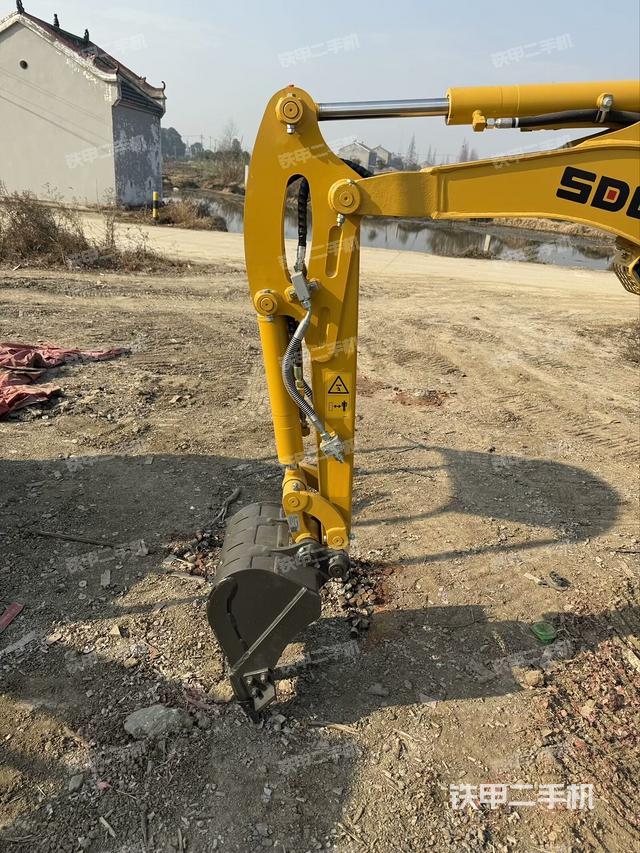 大臂根部?斜（工作和回轉(zhuǎn)裝置）