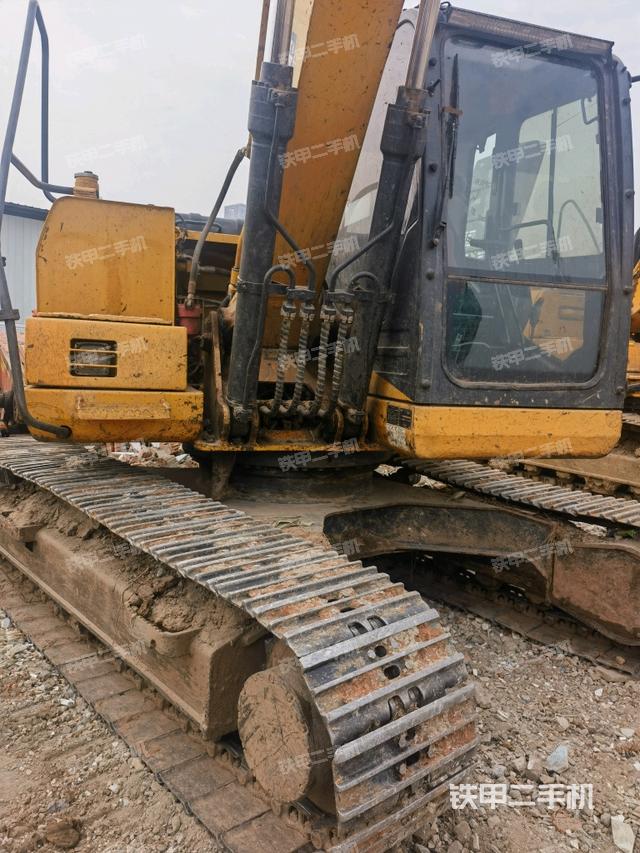 轉(zhuǎn)盤和下車架正前(工作和回轉(zhuǎn)裝置) 轉(zhuǎn)盤和下車架正前(工作和回轉(zhuǎn)裝置)