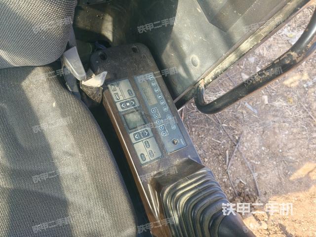 座椅右側(cè)控制臺/鑰匙門/油門/含右手柄(駕駛室部分) 座椅右側(cè)控制臺/鑰匙門/油門/含右手柄(駕駛室部分)