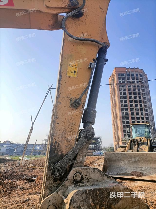 小臂整體左后(工作和回轉(zhuǎn)裝置) 小臂整體左后(工作和回轉(zhuǎn)裝置)