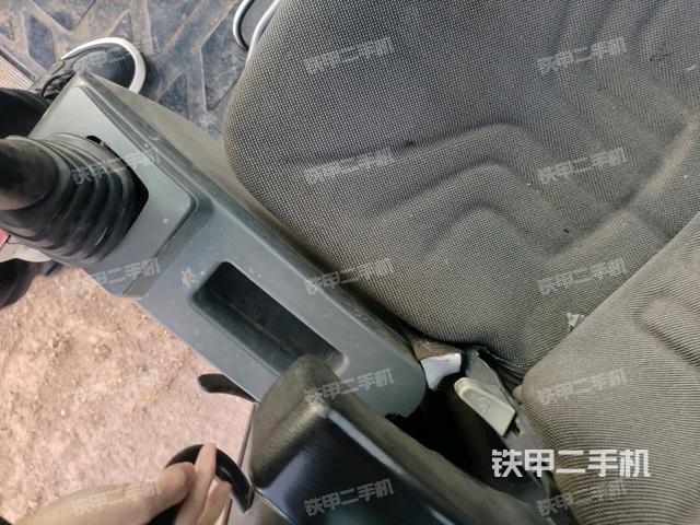 座椅左側(cè)控制臺/音響/含左手柄(駕駛室部分) 座椅左側(cè)控制臺/音響/含左手柄(駕駛室部分)