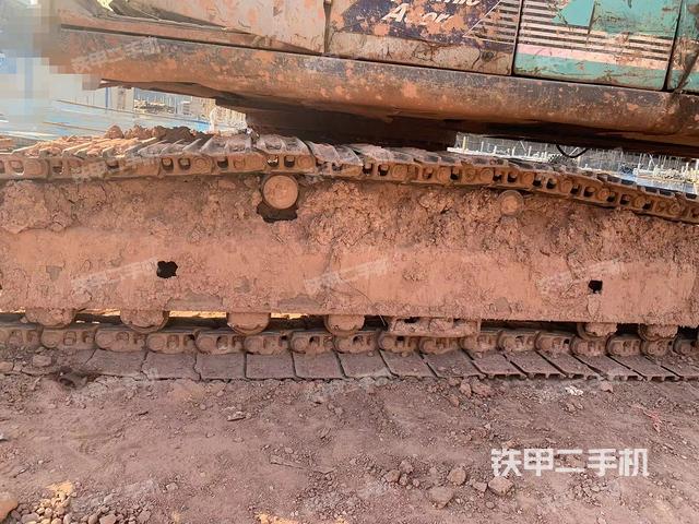 單側(cè)履帶整體(整機(jī)外觀) 單側(cè)履帶整體(整機(jī)外觀)