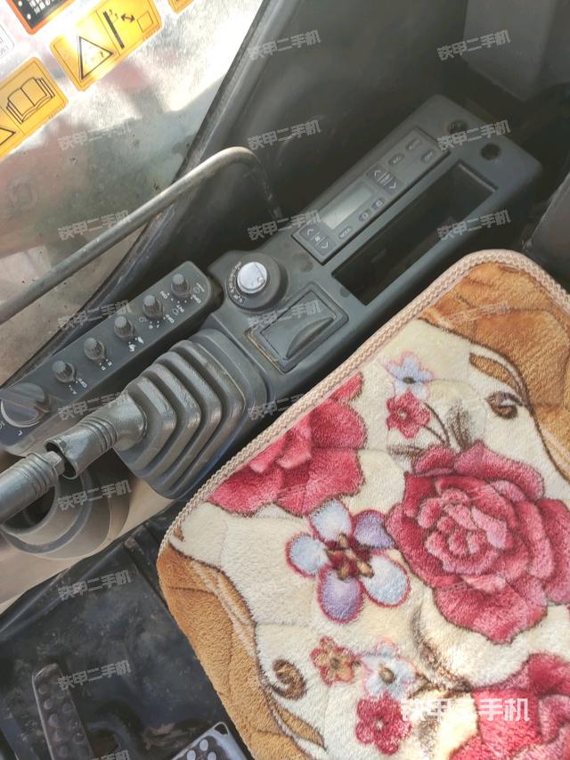 座椅右側(cè)控制臺(tái)/鑰匙門/油門/含右手柄（駕駛室部分）