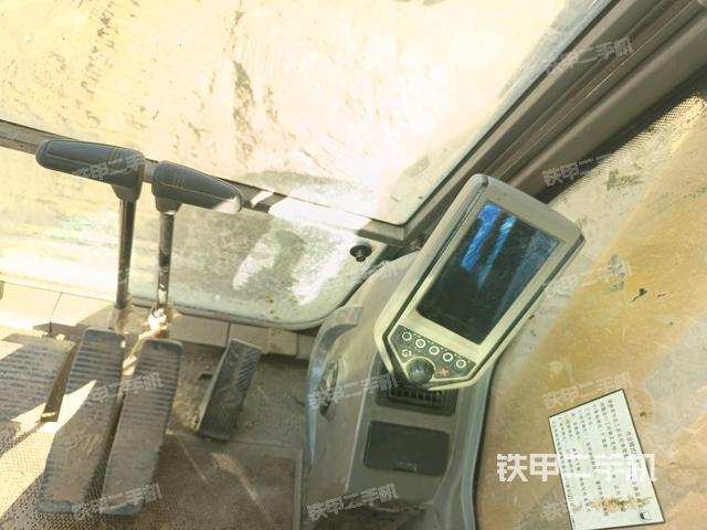 座椅右側(cè)控制臺(tái)/鑰匙門/油門/含右手柄(駕駛室部分) 座椅右側(cè)控制臺(tái)/鑰匙門/油門/含右手柄(駕駛室部分)