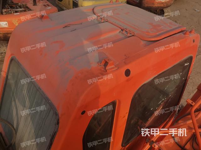 驾驶室顶部（整机外观）