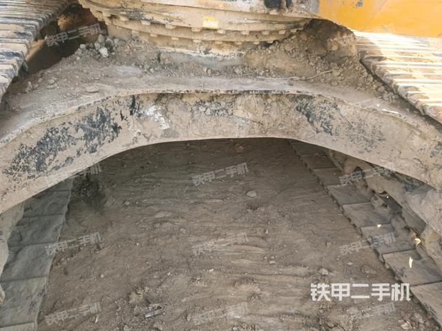 轉(zhuǎn)盤和下車架正前(工作和回轉(zhuǎn)裝置) 轉(zhuǎn)盤和下車架正前(工作和回轉(zhuǎn)裝置)