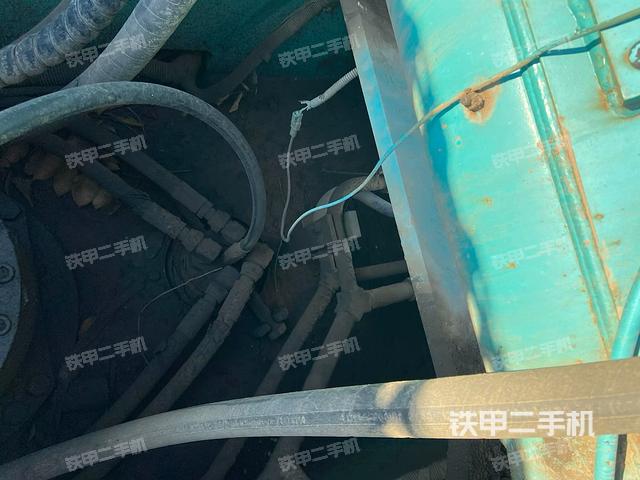 中央回轉接頭特寫(上車部件) 中央回轉接頭特寫(上車部件)