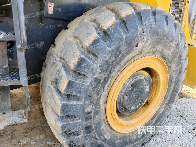 右前輪（行走機(jī)構(gòu)）