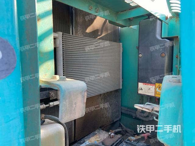 散熱器正面(大件艙室) 散熱器正面(大件艙室)