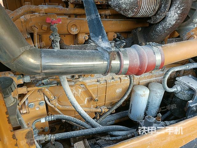 发动机左侧（整机外观及大件）