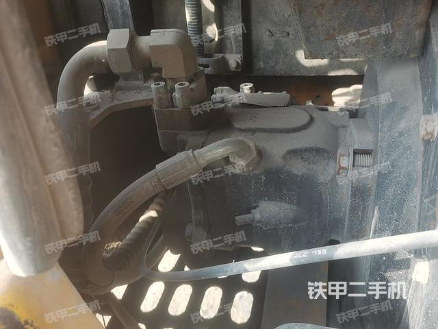 液壓泵艙室正面整體(整機(jī)外觀) 液壓泵艙室正面整體(整機(jī)外觀)