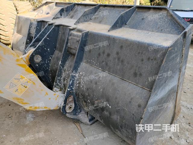 鏟斗油缸側(cè)面（工作裝置）