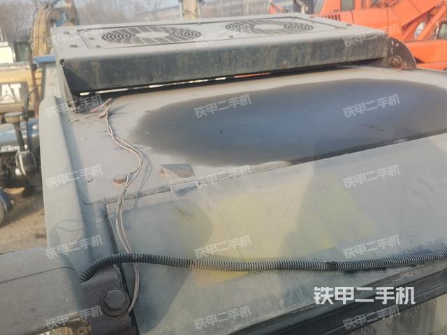 驾驶室顶部（整机外观）