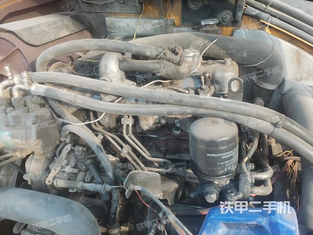 回转马达和主控阀（整机外观）