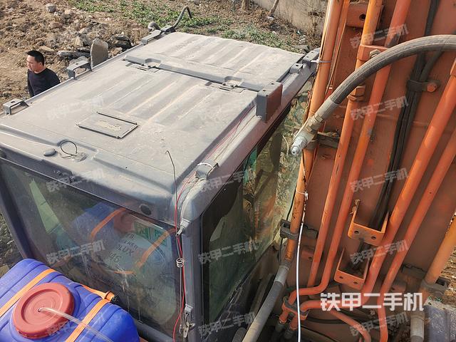 驾驶室顶部（整机外观）