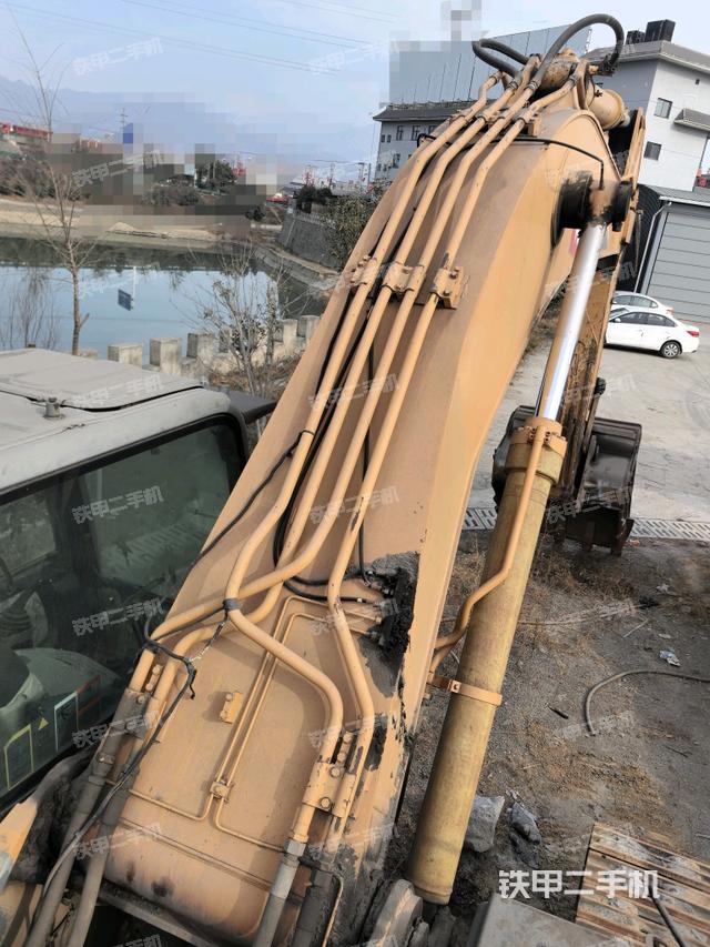 大臂背部俯視（工作和回轉(zhuǎn)裝置）