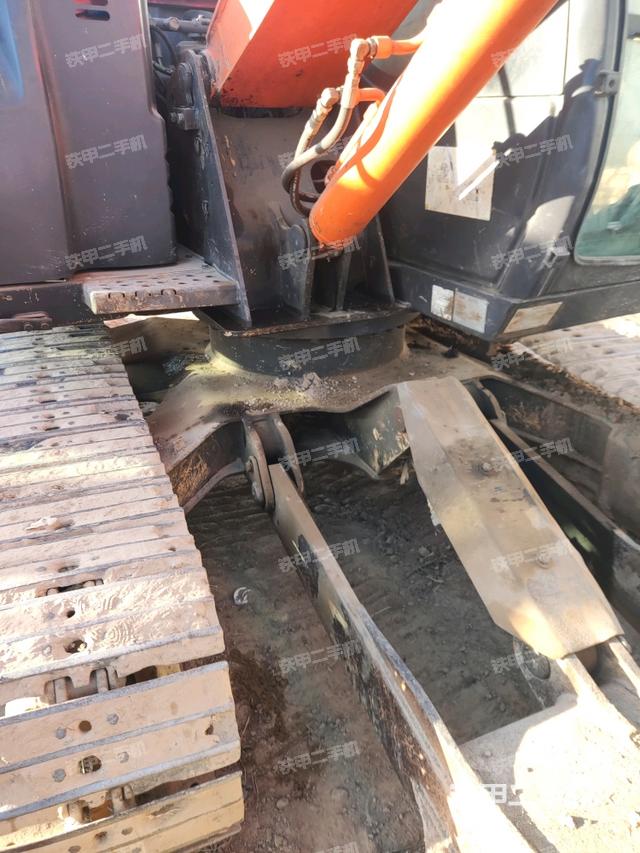 轉(zhuǎn)盤和下車架正前（工作和回轉(zhuǎn)裝置）