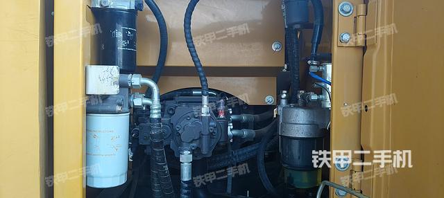 液壓泵艙室正面整體(整機(jī)外觀) 液壓泵艙室正面整體(整機(jī)外觀)