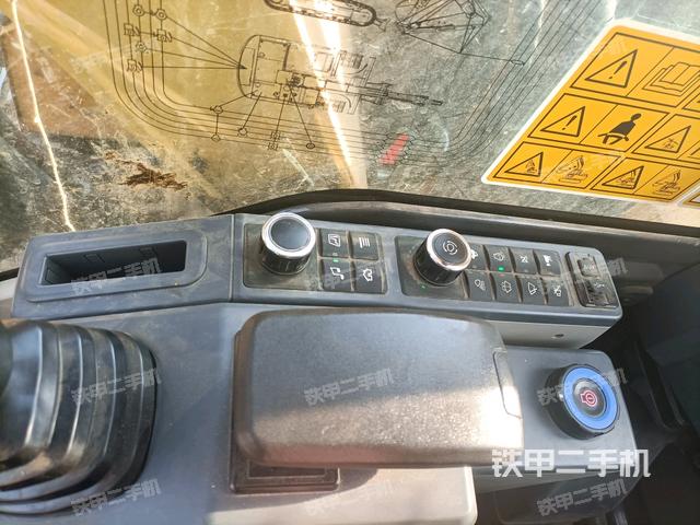 座椅右側控制臺/鑰匙門/油門/含右手柄（駕駛室部分）