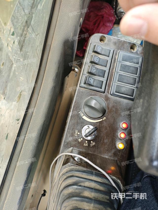 駕駛室整體(整機外觀) 駕駛室整體(整機外觀)