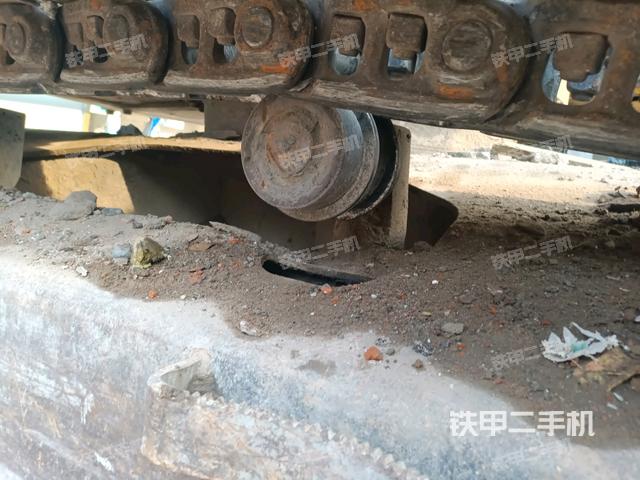 右側(cè)履帶整體(行走機構(gòu)) 右側(cè)履帶整體(行走機構(gòu))