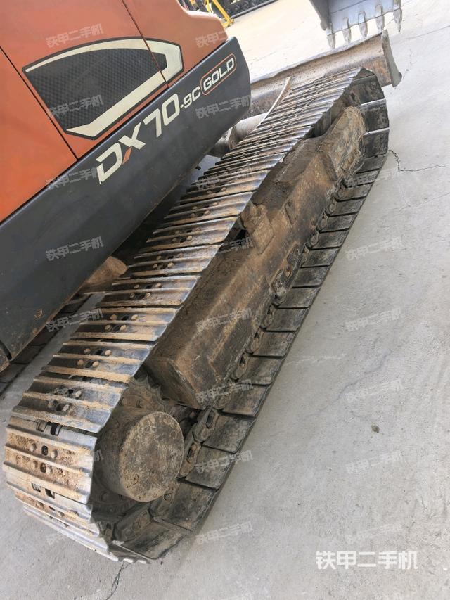 左側(cè)履帶整體?(行走機(jī)構(gòu)) 左側(cè)履帶整體?(行走機(jī)構(gòu))