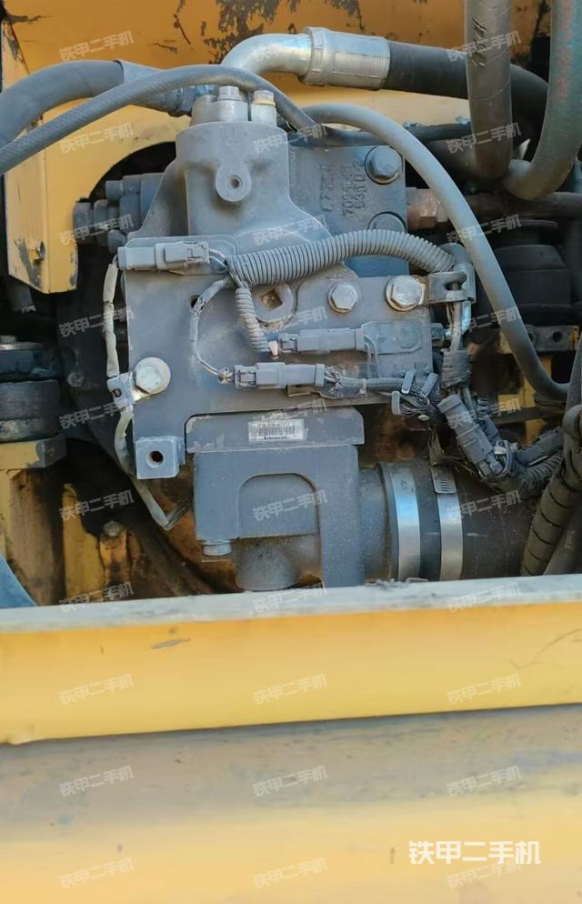 液壓泵艙室正面整體（整機(jī)外觀）