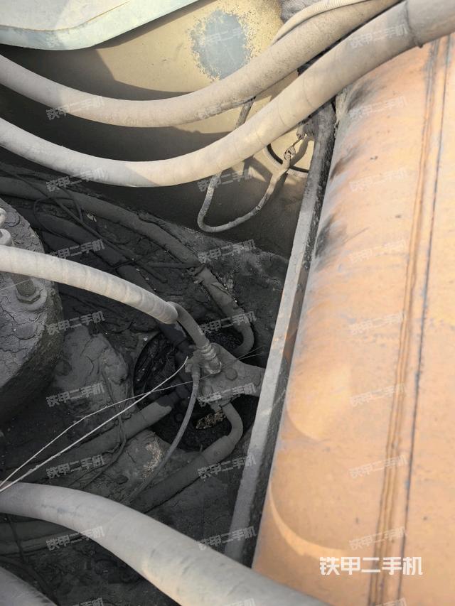 中央回轉(zhuǎn)接頭特寫（上車部件）