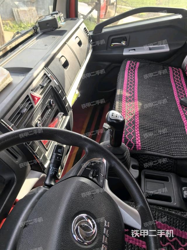 駕駛室內(nèi)部（駕駛室/操作室）