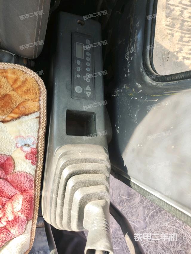 座椅左側(cè)控制臺(tái)/音響/含左手柄（駕駛室部分）