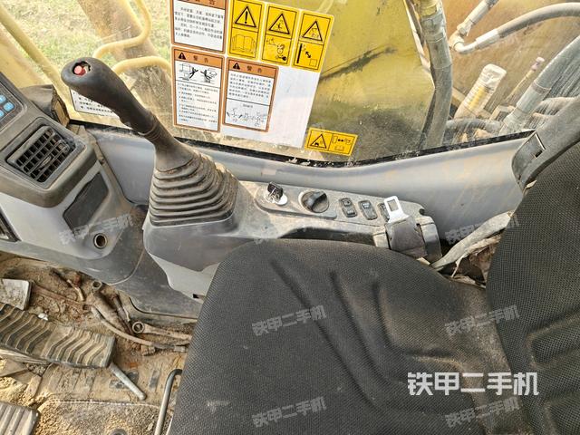 座椅右側(cè)控制臺(tái)/鑰匙門/油門/含右手柄（駕駛室部分）