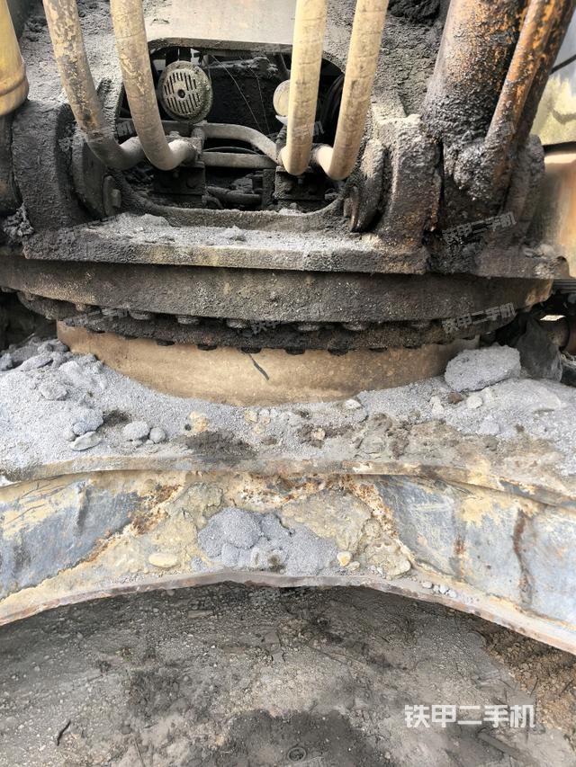 轉(zhuǎn)盤和下車架正前（工作和回轉(zhuǎn)裝置）