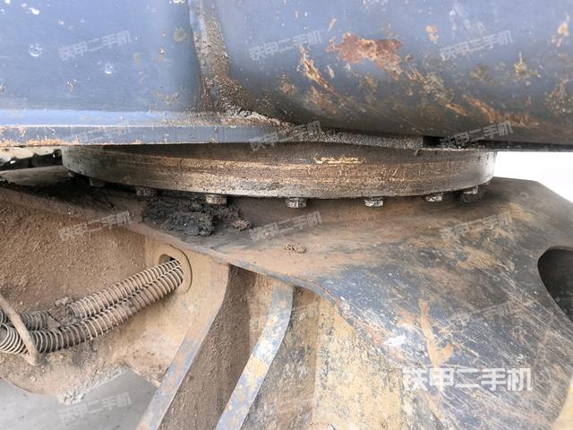 轉(zhuǎn)盤和下車架正前(工作和回轉(zhuǎn)裝置) 轉(zhuǎn)盤和下車架正前(工作和回轉(zhuǎn)裝置)