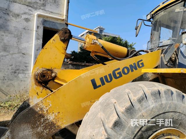 鏟斗油缸側(cè)面(工作裝置) 鏟斗油缸側(cè)面(工作裝置)