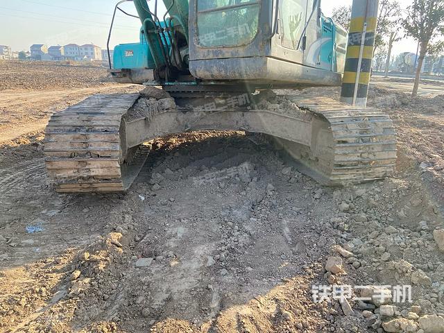 轉盤和下車架正前(工作和回轉裝置) 轉盤和下車架正前(工作和回轉裝置)