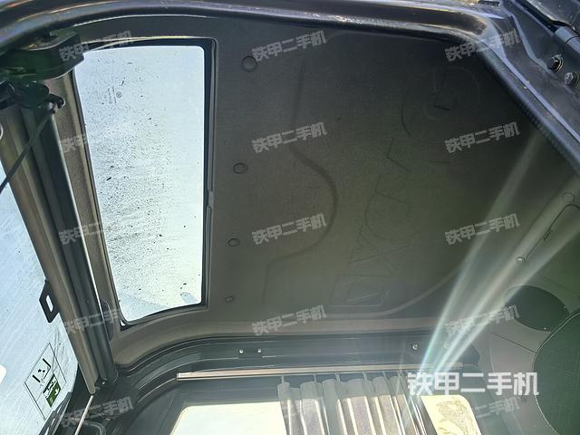 驾驶室顶部（整机外观）