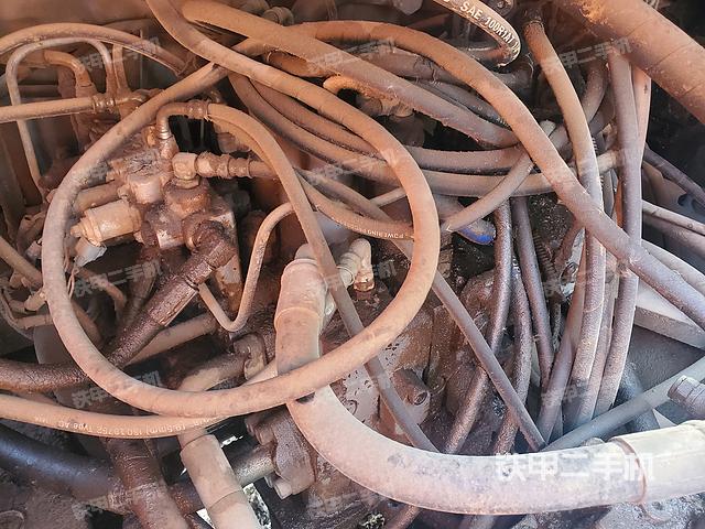 回转马达和主控阀（整机外观）