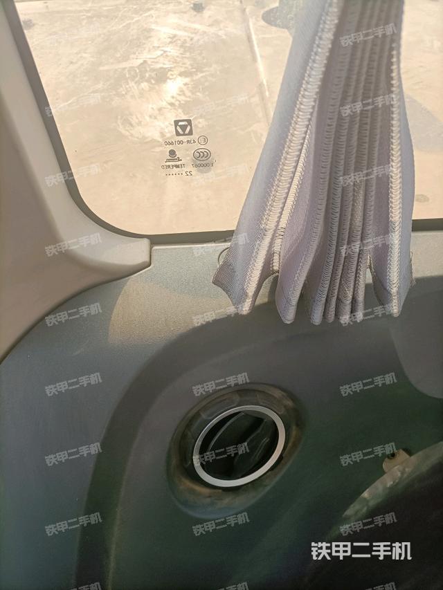 后窗玻璃角標（駕駛室部分）