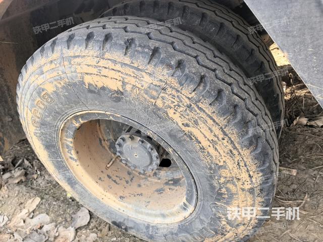 左驅(qū)動輪/左后輪（行走機構(gòu)）