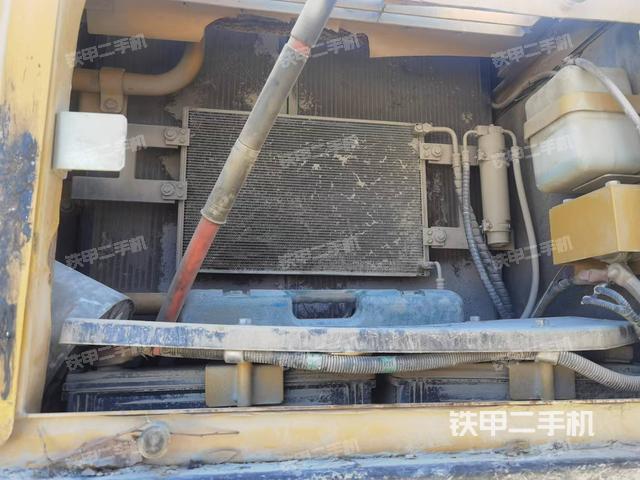 散熱器正面(大件艙室) 散熱器正面(大件艙室)