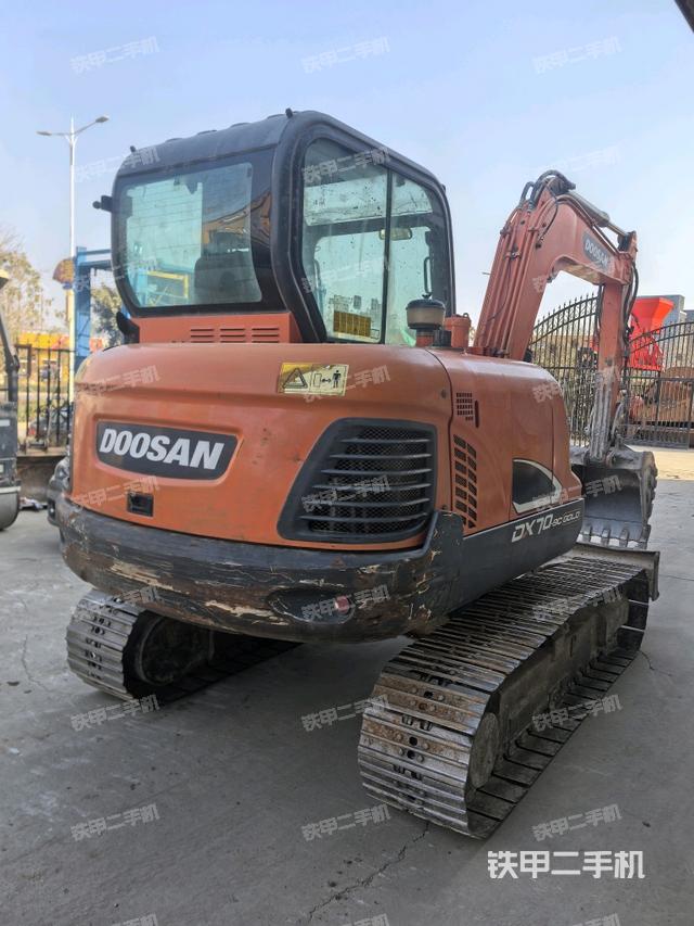 右后45(整機(jī)外觀) 右后45(整機(jī)外觀)