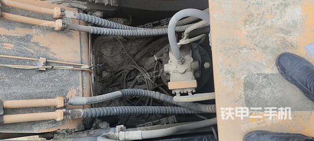 回轉(zhuǎn)馬達和主控閥（整機外觀）