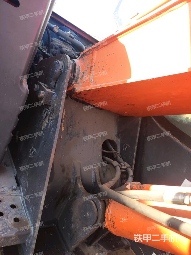 大臂根部?斜（工作和回轉(zhuǎn)裝置）