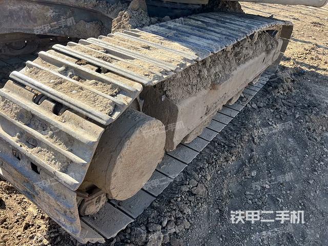 單側(cè)履帶整體(整機外觀) 單側(cè)履帶整體(整機外觀)