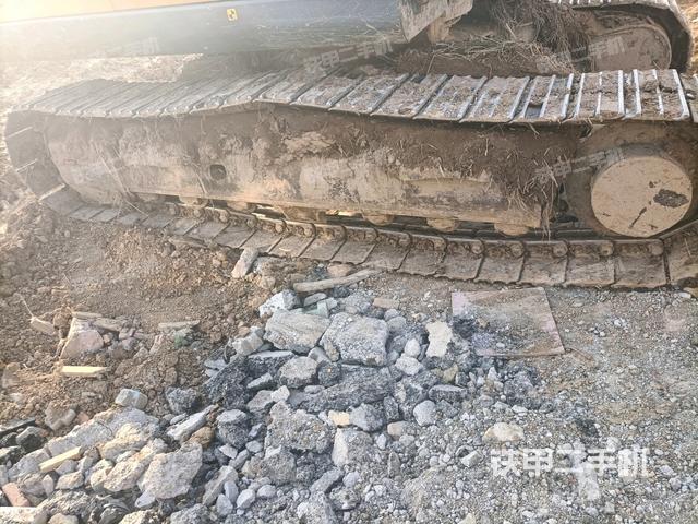 右側(cè)履帶整體(行走機(jī)構(gòu)) 右側(cè)履帶整體(行走機(jī)構(gòu))