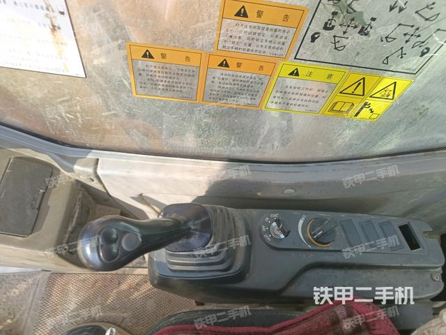 左后方玻璃角標(biāo)(駕駛室部分) 左后方玻璃角標(biāo)(駕駛室部分)