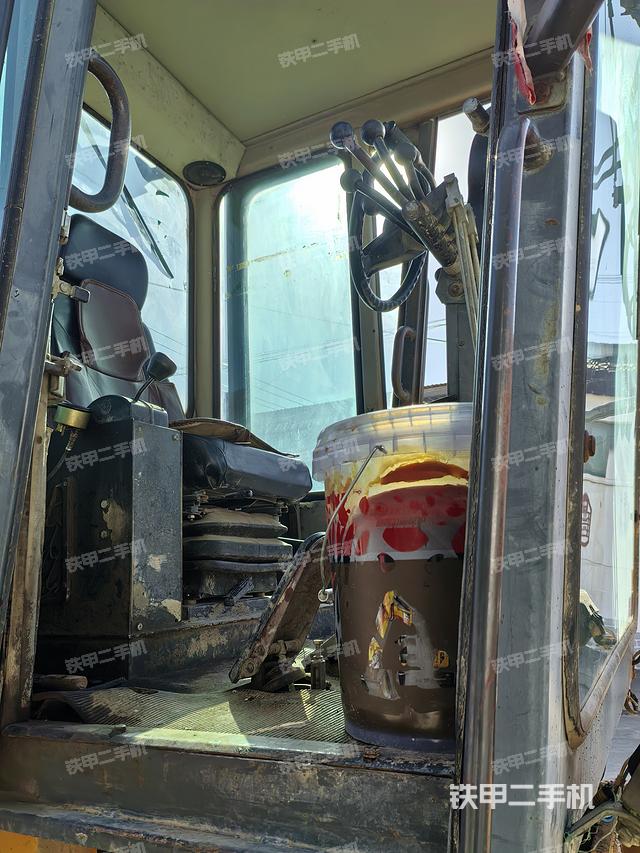 驾驶室操作台（设备外观及核心部件）